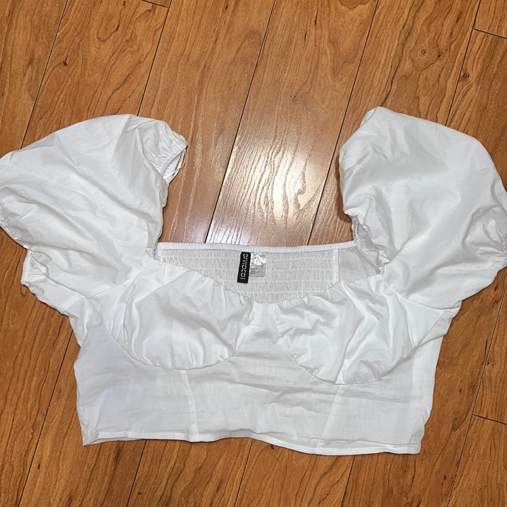 Divided large white top
